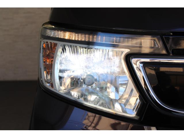 ＨＩＤヘッドライトを装備しております！！