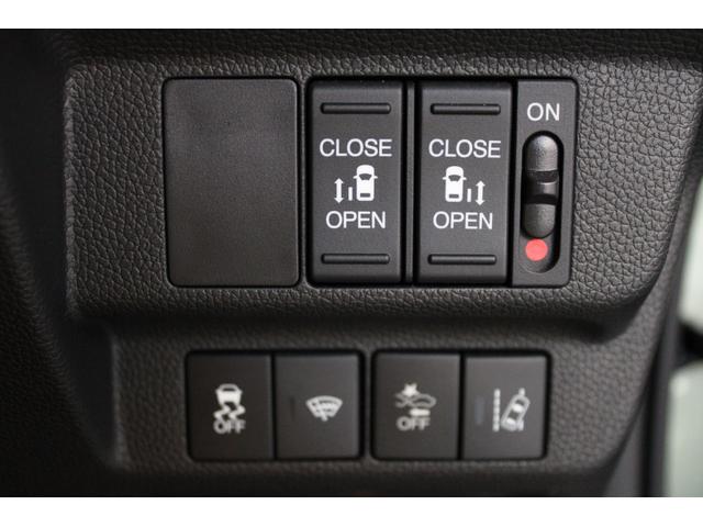 フリード+ハイブリッド ハイブリッド・クロスター ワンオーナー 純正ナビ フルセグ ドラレコ バックカメラ 両側電動スライドドア ETC コーナーセンサー シートヒーター 純正アルミ 衝突軽減ブレーキ スマートキー シ-トヒ-タ- Rカメラ VSA(13枚目)