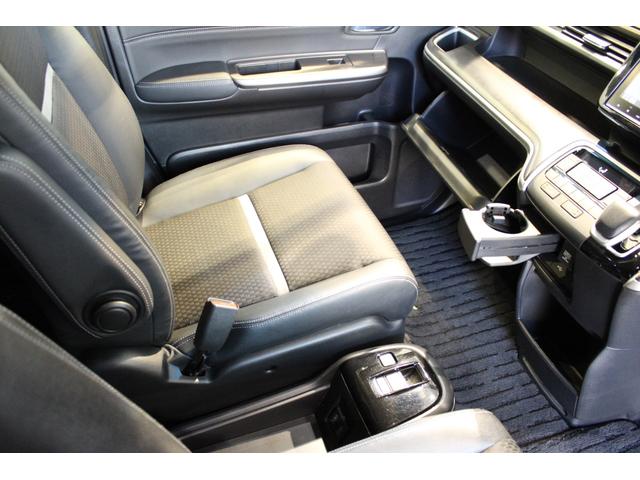 ステップワゴンスパーダ スパーダハイブリッドG・EXホンダセンシング 純正ナビ フルセグ マルチビューカメラ ドラレコ 両側電動スライドドア 電子パーキング 純正アルミ スマートキー LEDヘッドライト Wエアコン 衝突軽減ブレーキ フルオートエアコン キーフリー(16枚目)