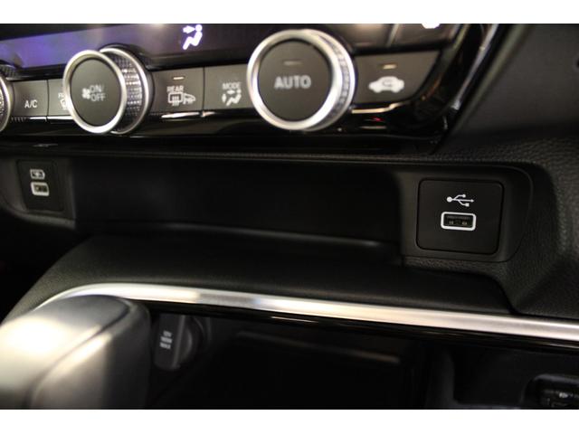 ヴェゼル ｅ：ＨＥＶＺ　ワンオーナー　フルセグ　バックカメラ　メモリーナビ　シートヒーター　ステアリングヒーター　コーナーセンサー　ブラインドスポットモニター　純正アルミ　衝突回避支援ブレーキ機能　１オナ　スマキ　エアバッグ（12枚目）