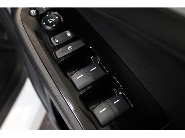 ヴェゼル ｅ：ＨＥＶＺ　ワンオーナー　フルセグ　バックカメラ　メモリーナビ　シートヒーター　ステアリングヒーター　コーナーセンサー　ブラインドスポットモニター　純正アルミ　衝突回避支援ブレーキ機能　１オナ　スマキ　エアバッグ（15枚目）