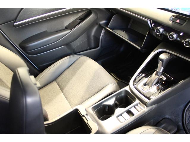 ヴェゼル ｅ：ＨＥＶＺ　ワンオーナー　フルセグ　バックカメラ　メモリーナビ　シートヒーター　ステアリングヒーター　コーナーセンサー　ブラインドスポットモニター　純正アルミ　衝突回避支援ブレーキ機能　１オナ　スマキ　エアバッグ（18枚目）