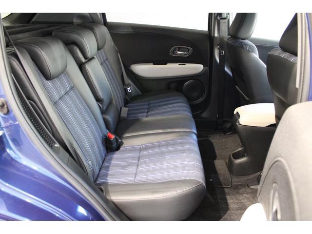 ヴェゼル ハイブリッドＺ　純正オーディオ　バックカメラ　シートヒーター　ＥＴＣ　クルコン　パドルシフト　純正アルミ　Ｒカメ　スマキー　ＬＥＤランプ　ＵＳＢ　シ－トヒ－タ－　サイドカーテンエアバック　運転席助手席エアバッグ（13枚目）