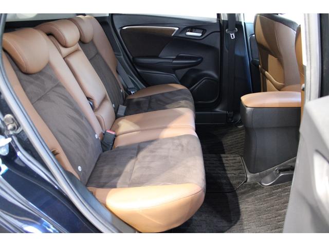 シャトル ハイブリッドＺホンダセンシング　純正ナビ　フルセグ　バックカメラ　ＥＴＣ　シートヒーター　パドルシフト　デュアルエアコン　Ｂｌｕｅｔｏｏｔｈ　純正アルミ　衝突軽減　カーテンエアバック　ＬＥＤライト　イモビ　Ｂカメラ　クルコン　ＤＶＤ（16枚目）