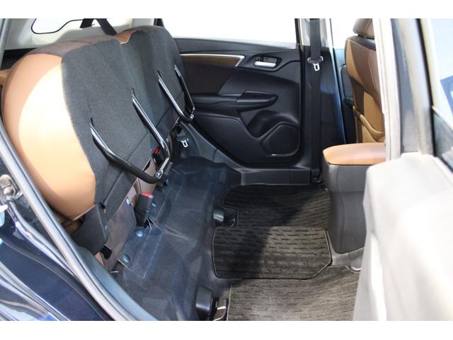 シャトル ハイブリッドＺホンダセンシング　純正ナビ　フルセグ　バックカメラ　ＥＴＣ　シートヒーター　パドルシフト　デュアルエアコン　Ｂｌｕｅｔｏｏｔｈ　純正アルミ　衝突軽減　カーテンエアバック　ＬＥＤライト　イモビ　Ｂカメラ　クルコン　ＤＶＤ（17枚目）