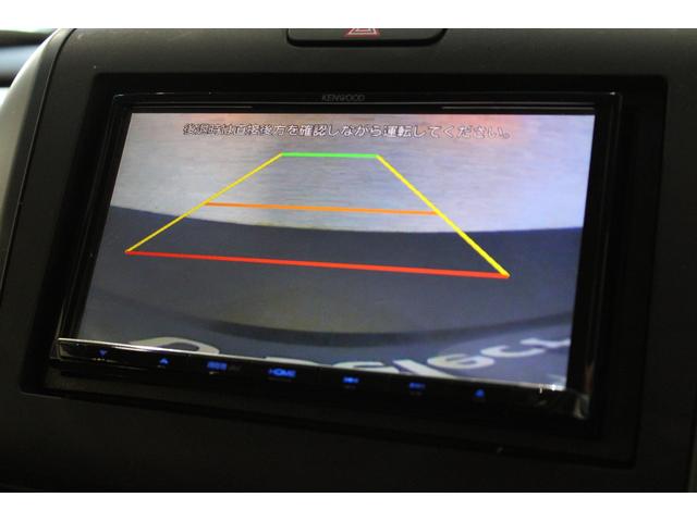 バックカメラが装備されており、後方の安全確認はもちろんのこと狭い場所での駐車や雨の日・夜間など視界の悪いコンディションでのストレスの軽減にもなります！
