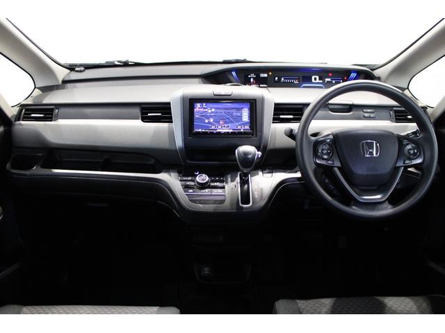 操作性に優れた運転席となります！座り心地もよく視認性も良好なのでロングドライブもお任せ下さい！