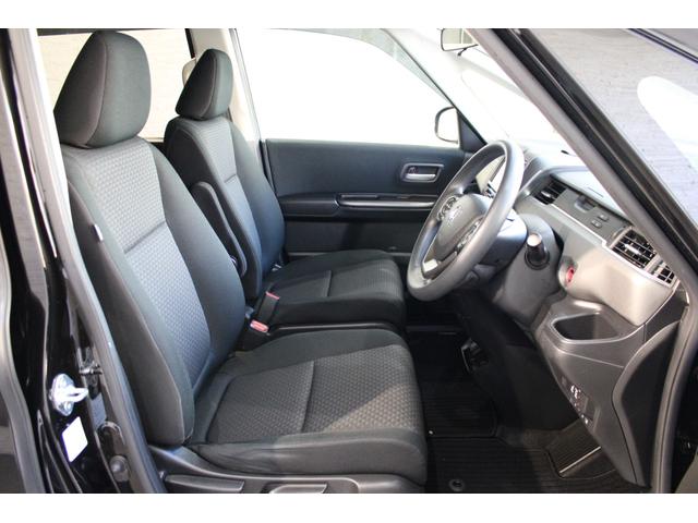 全ての座席で皆様に快適におくつろぎいただけるよう膝周りにゆとりを持たせ、心地よく座れるよう設計されています！！