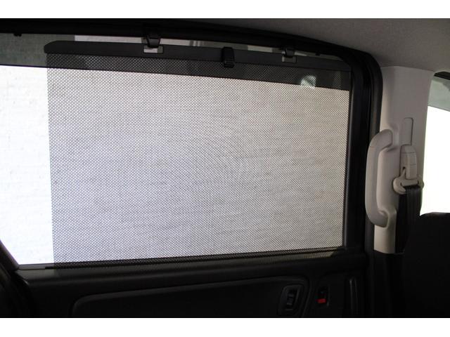 後部座席にはサンシェード付きなので日よけもバッチリ☆