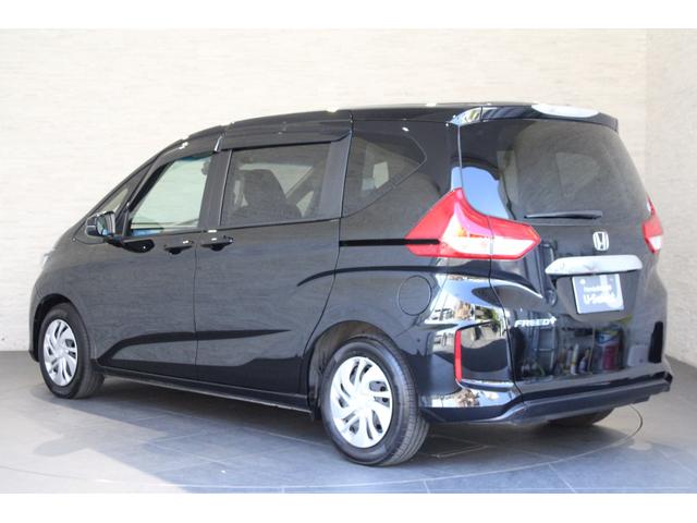 当店の展示車は、プロの業者にボディーの磨き、ルームクリーニングを依頼していますので、とてもきれいです！！ぜひ、見にいらしてください！