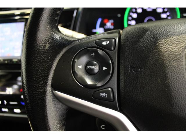 ハンドル左部にオーディオリモコンスイッチが装備されてます！手元で視界をそらさずにボリューム調整・モード切替・選局・曲順スキップなどが可能です！