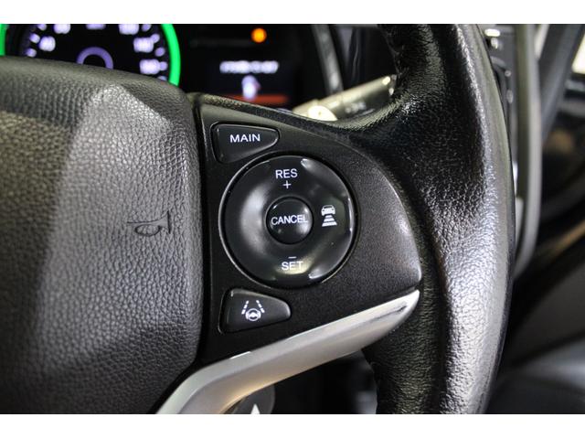 クルーズコントロールが装備されており、速度設定をするだけで一定の速度で走行が可能！一定速度の走行なので燃費の向上やアクセルペダルを踏む必要が無いので長距離ドライブが快適になります！