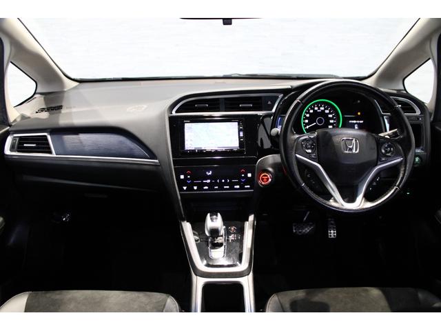 操作性に優れた運転席となります！座り心地もよく視認性も良好なのでロングドライブもお任せ下さい！