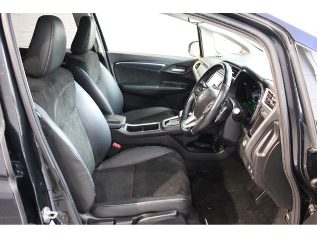 全ての座席で皆様に快適におくつろぎいただけるよう膝周りにゆとりを持たせ、心地よく座れるよう設計されています！！