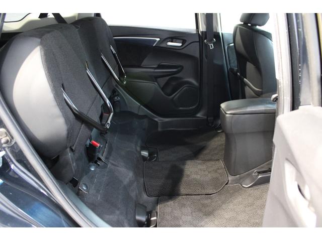 ＨＯＮＤＡ独自の機構！リアシートはチップアップ（跳ね上げ）することにより背の高い荷物も楽々積み込みすることが可能！！より空間を有効にするためにも大変便利なシートアレンジになります！！