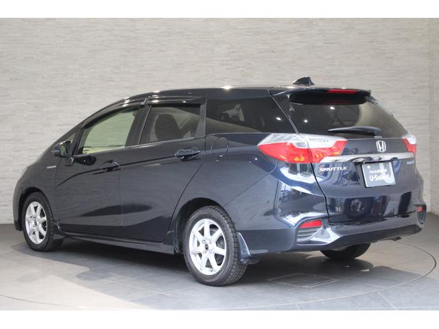 当店の展示車は、プロの業者にボディーの磨き、ルームクリーニングを依頼していますので、とてもきれいです！！ぜひ、見にいらしてください！