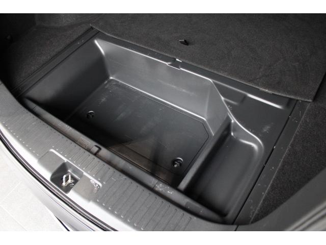 荷室下部にも収納があるので荷物の積み分けに役立ちます！！