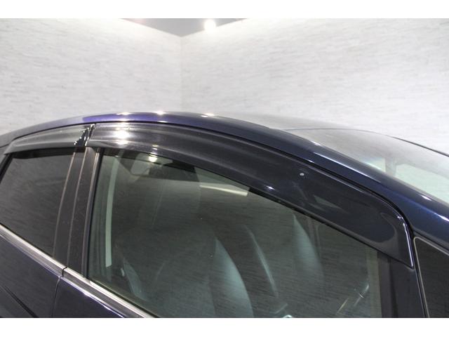 ドアバイザーが装備されております！！雨も日も少し窓を開けて換気可能です♪