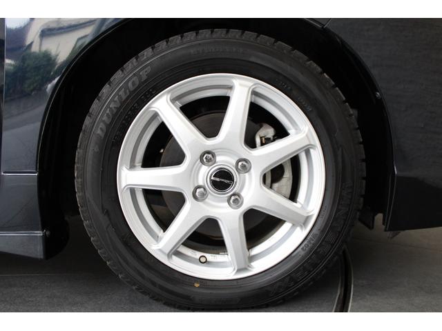 アルミホイールが足元を飾ります♪タイヤサイズは１８５／６５Ｒ１５を装備しております！！