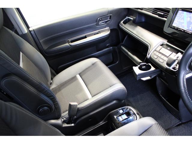 ステップワゴンスパーダ スパーダハイブリッドＧ・ＥＸホンダセンシング　純正ナビ　フルセグ　マルチビューカメラ　両側電動スライドドア　ＥＴＣ　Ｂｌｕｅｔｏｏｔｈ　パドルシフト　純正アルミ　スマートキー　フルオートエアコン　キーフリー　クリアランスソナー　Ｓヒーター　ＷＡＣ（21枚目）