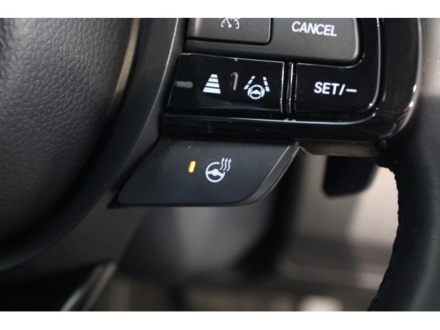 ヴェゼル ｅ：ＨＥＶＺ　衝突回避支援ブレーキ機能　１オナ　スマキ　Ｐトランク　フルオートエアコン　Ｄレコ　エアバッグ　両席エアバック　Ｒカメ　記録簿付　パワーウィンドウ　ＬＥＤランプ　ソナー　アルミホイール　クルーズＣ（12枚目）