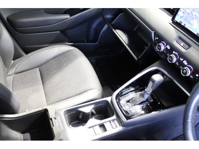 ヴェゼル ｅ：ＨＥＶＺ　衝突回避支援ブレーキ機能　１オナ　スマキ　Ｐトランク　フルオートエアコン　Ｄレコ　エアバッグ　両席エアバック　Ｒカメ　記録簿付　パワーウィンドウ　ＬＥＤランプ　ソナー　アルミホイール　クルーズＣ（22枚目）