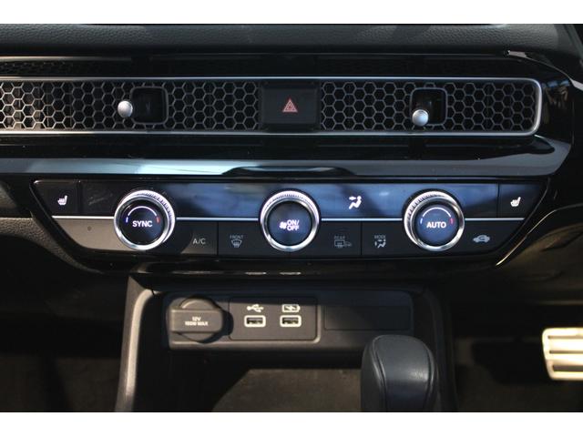 シビック ＬＸ　リアスポイラー　ＥＴＣ２．０　純正ナビ　バックカメラ　フロントエアロ　純正アルミホイール　フルセグＴＶ　Ｂｌｕｅｔｏｏｔｈ　パドルシフト　コーナーセンサー　レーダークルーズコントロール　リアカメラ（8枚目）