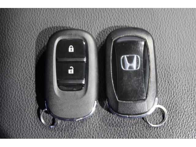 シビック ＬＸ　リアスポイラー　ＥＴＣ２．０　純正ナビ　バックカメラ　フロントエアロ　純正アルミホイール　フルセグＴＶ　Ｂｌｕｅｔｏｏｔｈ　パドルシフト　コーナーセンサー　レーダークルーズコントロール　リアカメラ（17枚目）