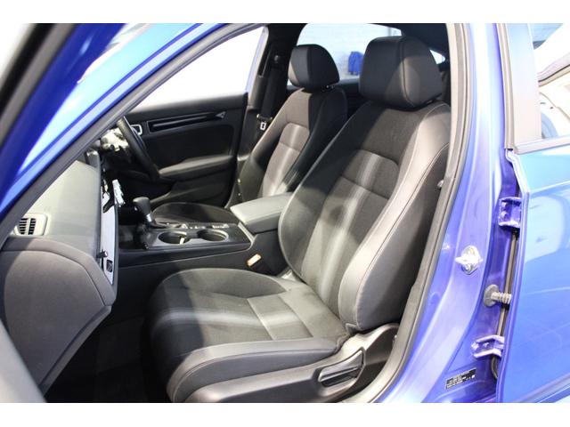 シビック ＬＸ　リアスポイラー　ＥＴＣ２．０　純正ナビ　バックカメラ　フロントエアロ　純正アルミホイール　フルセグＴＶ　Ｂｌｕｅｔｏｏｔｈ　パドルシフト　コーナーセンサー　レーダークルーズコントロール　リアカメラ（22枚目）