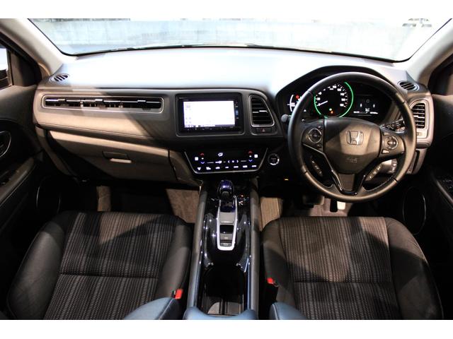ヴェゼル ハイブリッドＺ・ホンダセンシング　純正ナビ　バックカメラ　フルセグＴＶ　前方ドラレコ　オートライト　オートワイパー　パドルシフト　オートパーキングホールド　ＥＴＣ　純正アルミホイール　レーダーサポート　ＤＶＤ再生機能　バックアイカメラ（4枚目）