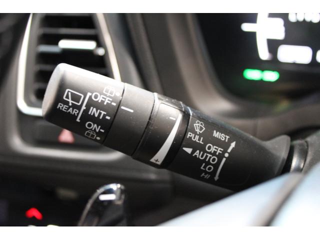 ヴェゼル ハイブリッドＺ・ホンダセンシング　純正ナビ　バックカメラ　フルセグＴＶ　前方ドラレコ　オートライト　オートワイパー　パドルシフト　オートパーキングホールド　ＥＴＣ　純正アルミホイール　レーダーサポート　ＤＶＤ再生機能　バックアイカメラ（16枚目）