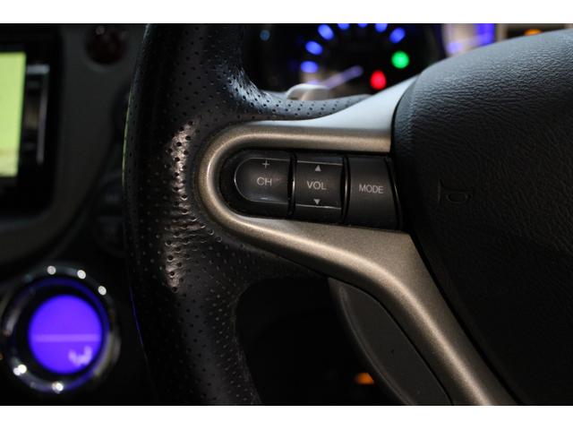 ハンドル部にオーディオリモコンスイッチが装備されてます！手元で視界をそらさずにボリューム調整・モード切替・選局・曲順スキップなどが可能です！
