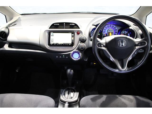 操作性に優れた運転席となります！座り心地もよく視認性も良好なのでロングドライブもお任せ下さい！