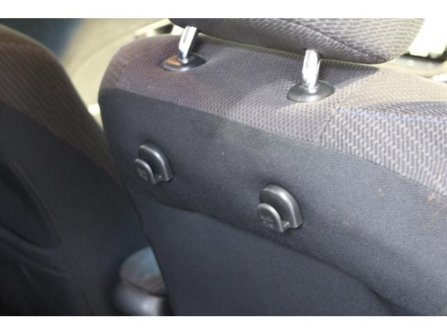 運転席・助手席裏にはコンビニフックが付属しております！！