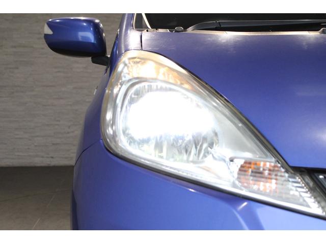 ＨＩＤヘッドライトを装備しております！！