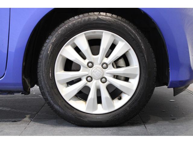 純正アルミホイールが足元を飾ります！！タイヤサイズは１７５／６５Ｒ１５を装備しております！！