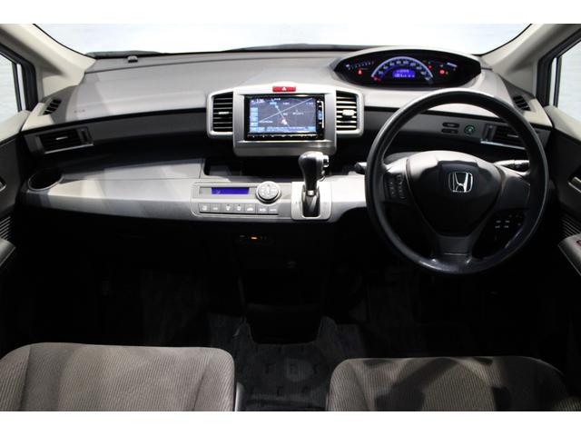 フリード Ｇジャストセレクション　純正ナビ　バックカメラ　フルセグＴＶ　ＥＴＣ　コーナーポール　Ｂｌｕｅｔｏｏｔｈ　両側Ｐスライドドア　Ｂモニター　スマトキー　地上デジタルＴＶ　助手席エアバッグ　ＡＵＴＯエアコン　パワステ　ナビＴＶ（4枚目）