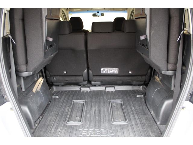 フリード Ｇジャストセレクション　純正ナビ　バックカメラ　フルセグＴＶ　ＥＴＣ　コーナーポール　Ｂｌｕｅｔｏｏｔｈ　両側Ｐスライドドア　Ｂモニター　スマトキー　地上デジタルＴＶ　助手席エアバッグ　ＡＵＴＯエアコン　パワステ　ナビＴＶ（16枚目）
