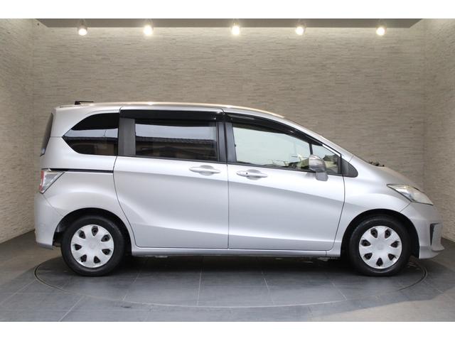 フリード Ｇジャストセレクション　純正ナビ　バックカメラ　フルセグＴＶ　ＥＴＣ　コーナーポール　Ｂｌｕｅｔｏｏｔｈ　両側Ｐスライドドア　Ｂモニター　スマトキー　地上デジタルＴＶ　助手席エアバッグ　ＡＵＴＯエアコン　パワステ　ナビＴＶ（19枚目）