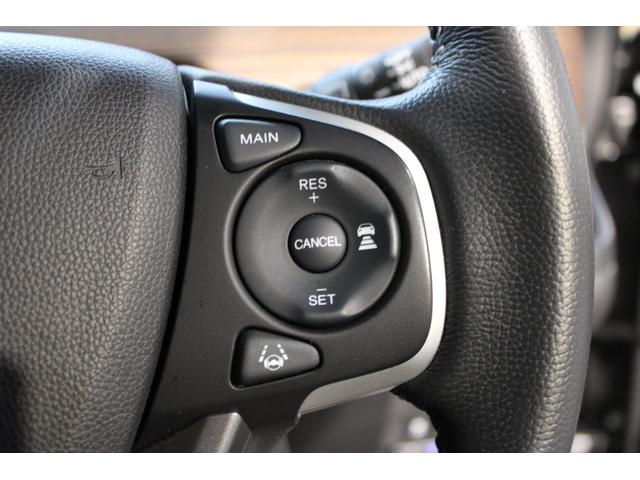 クルーズコントロールが装備されており、速度設定をするだけで一定の速度で走行が可能！一定速度の走行なので燃費の向上やアクセルペダルを踏む必要が無いので長距離ドライブが快適になります！