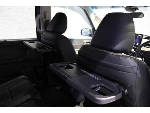 付いていると嬉しいシートバックテーブル付き♪