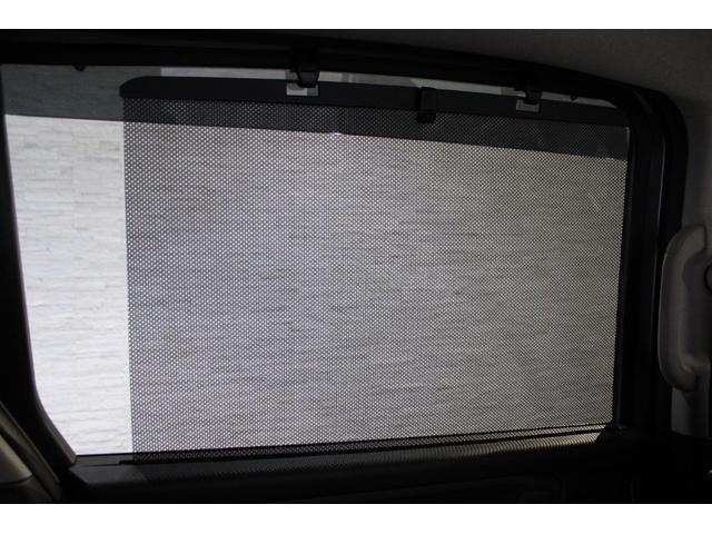 後部座席にはサンシェード付きなので日よけもバッチリ☆