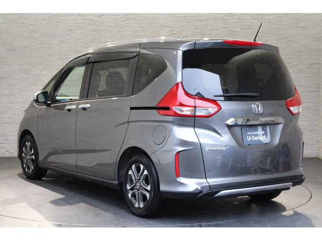 当店の展示車は、プロの業者にボディーの磨き、ルームクリーニングを依頼していますので、とてもきれいです！！ぜひ、見にいらしてください！