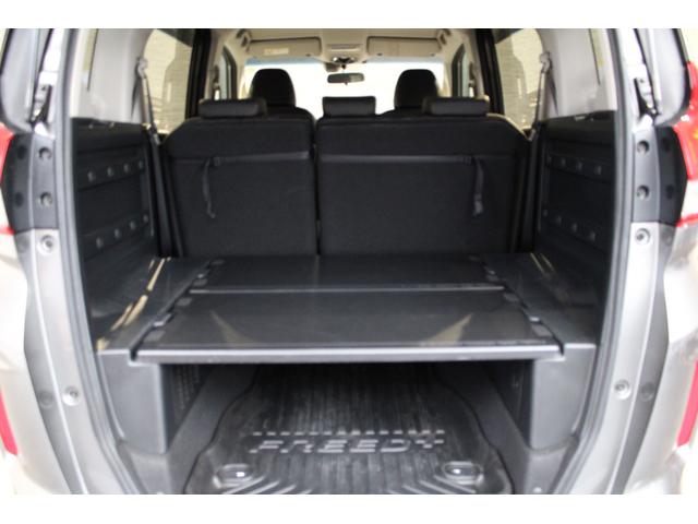 仕切り板が付いておりますので荷物の積み分けが可能です♪