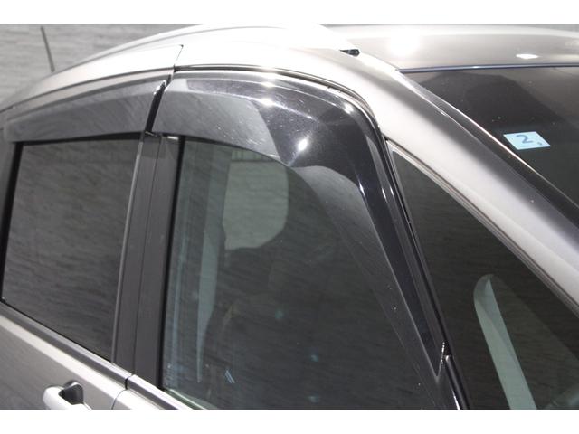 ドアバイザーが装備されておりますので雨の日も少し窓を開けて換気可能です！！