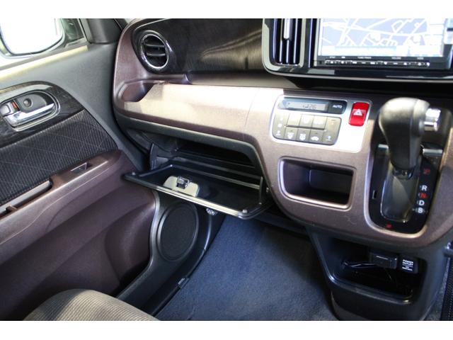 N-ONE プレミアムツアラー・Lパッケージ ワンオーナー 純正ナビ フルセグ バックカメラ クルコン パドルシフト ETC Bluetooth 純正アルミ スマートキー イモビライザー ターボエンジン 地デジ オートクルーズ DVD再生可能(13枚目)