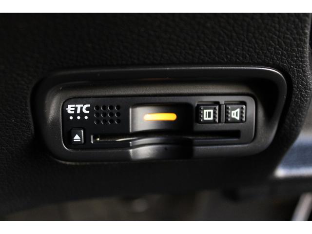 ヴェゼル ハイブリッドZ・ホンダセンシング 雹損害有 純正ナビ 純正ドラレコ ETC フルセグ デュアルエアコン シートヒーター パドルシフト Bluetooth フォグランプ 電子パーキング オートリトラミラー スマートキー レーダーサポート(8枚目)