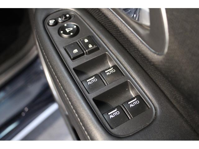 ヴェゼル ハイブリッドZ・ホンダセンシング 雹損害有 純正ナビ 純正ドラレコ ETC フルセグ デュアルエアコン シートヒーター パドルシフト Bluetooth フォグランプ 電子パーキング オートリトラミラー スマートキー レーダーサポート(16枚目)