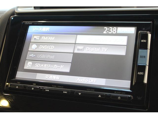 フィット １５Ｘ・Ｌパッケージ　純正ナビ　バックカメラ　フォグライト　ドアバイザー　ＥＴＣ　ステアリングスイッチ　クルーズコントロール　助手席エアバッグ　ＵＳＢ　アイドリングストップ　フルセグＴＶ　スマートキー　フルオートエアコン（4枚目）