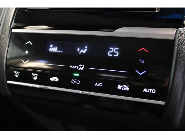 フィット １５Ｘ・Ｌパッケージ　純正ナビ　バックカメラ　フォグライト　ドアバイザー　ＥＴＣ　ステアリングスイッチ　クルーズコントロール　助手席エアバッグ　ＵＳＢ　アイドリングストップ　フルセグＴＶ　スマートキー　フルオートエアコン（9枚目）